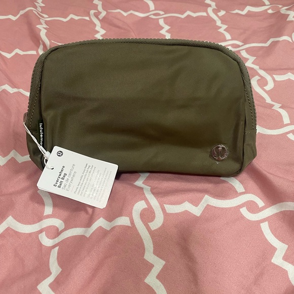 lululemon athletica Handbags - Lululemon everywhere belt Bag